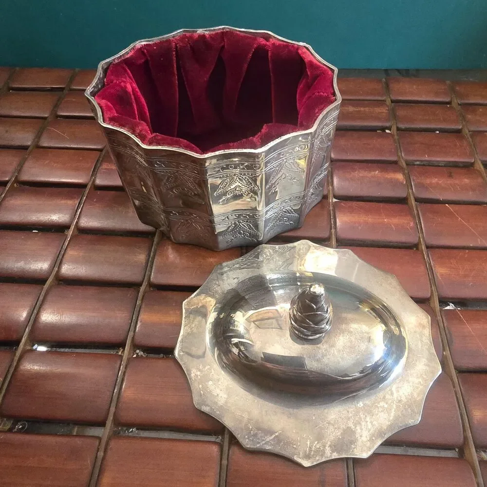 Vintage Godinger Silver Plate Scalloped Oval Lidded Trinket Box Asparagus Finial